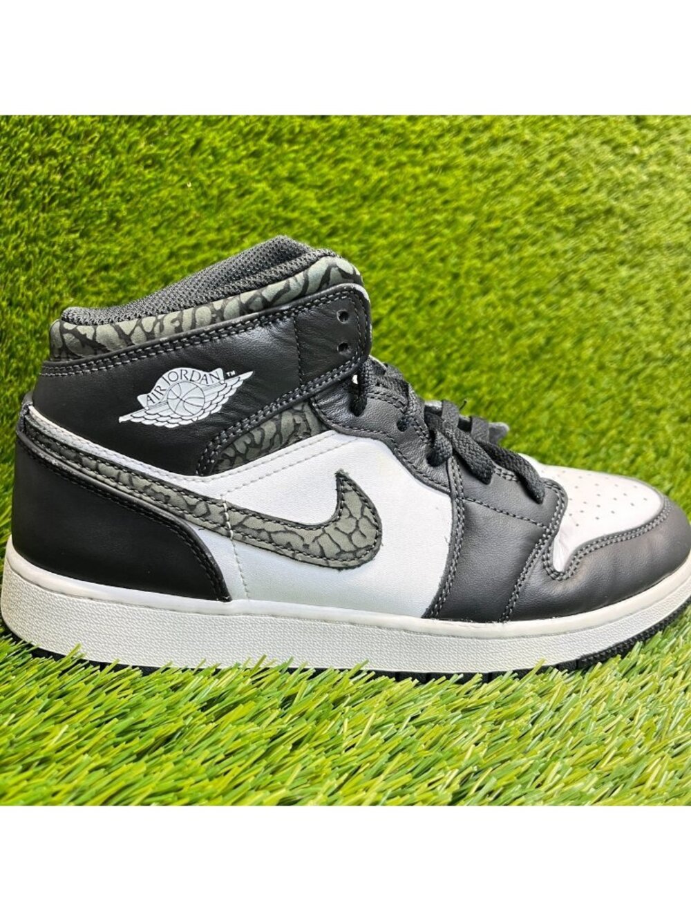 Nike Air Jordan 1 Mid Boys Size 7Y White Black Athletic Leather‎ Shoes Sneakers
